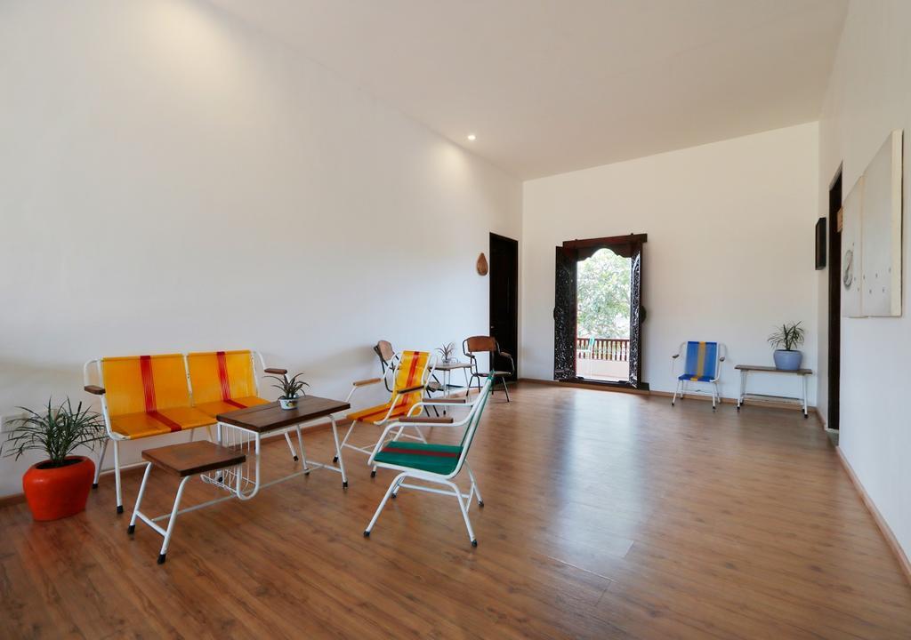 Bali Bee House Hotel เกอโรโบกัน ภายนอก รูปภาพ