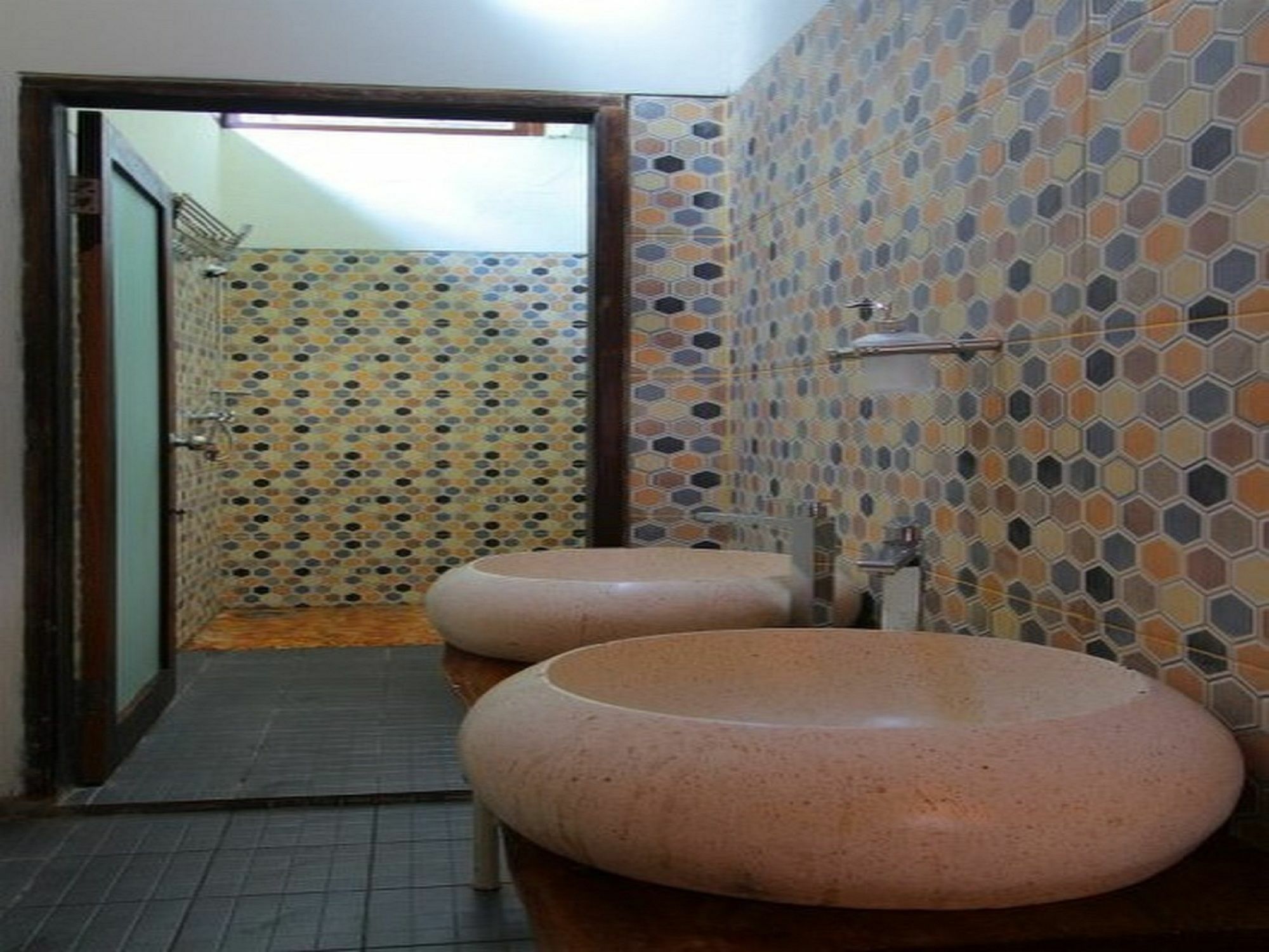 Bali Bee House Hotel เกอโรโบกัน ภายนอก รูปภาพ