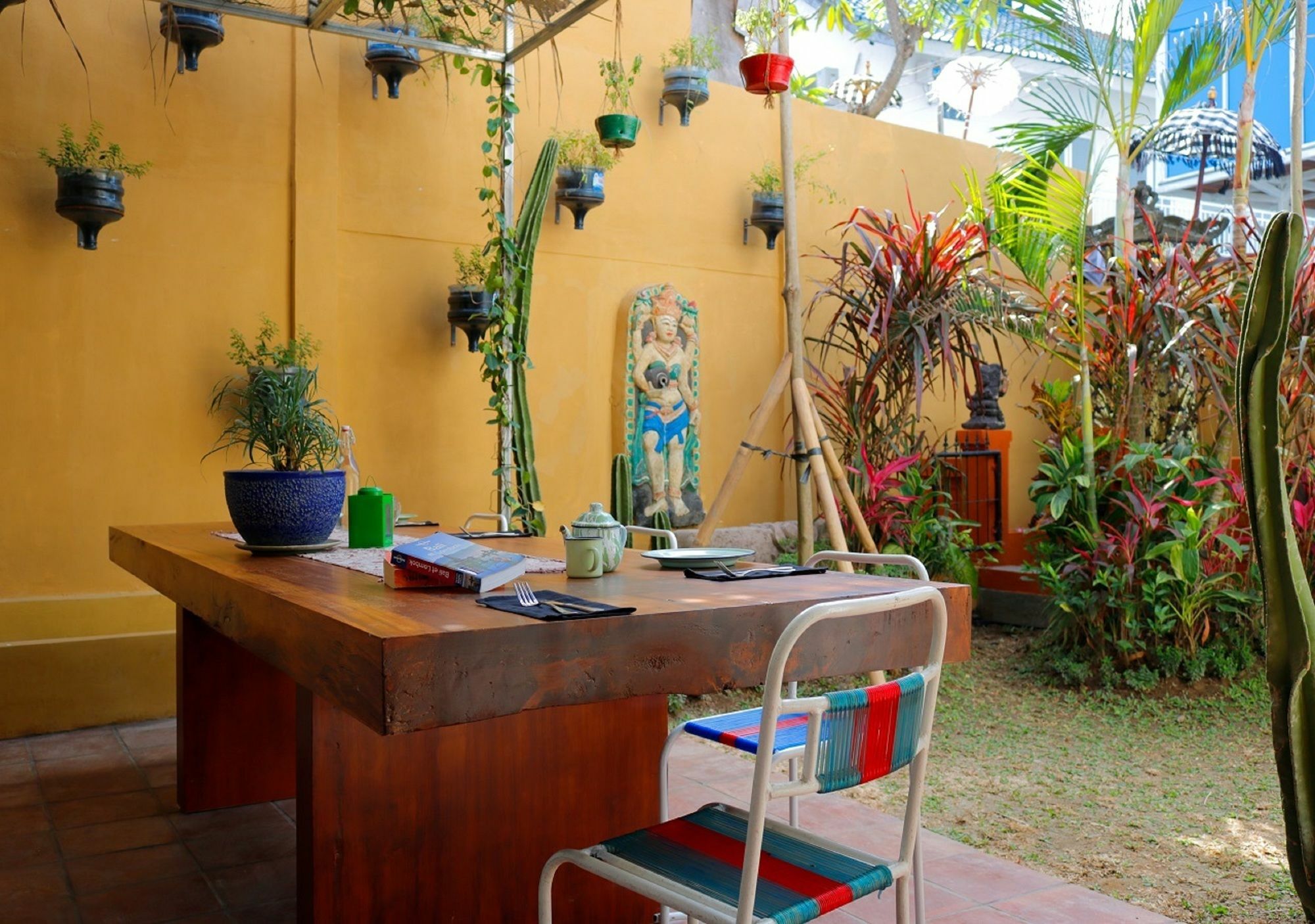 Bali Bee House Hotel เกอโรโบกัน ภายนอก รูปภาพ