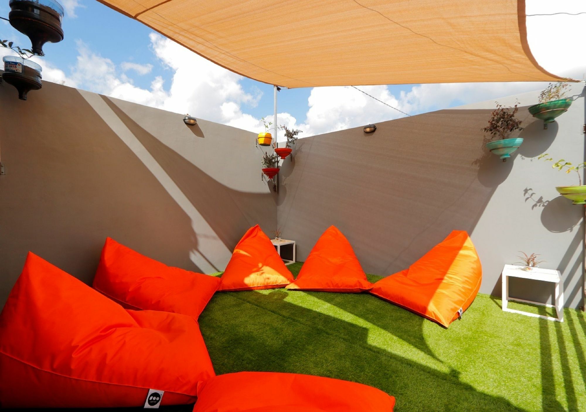 Bali Bee House Hotel เกอโรโบกัน ภายนอก รูปภาพ