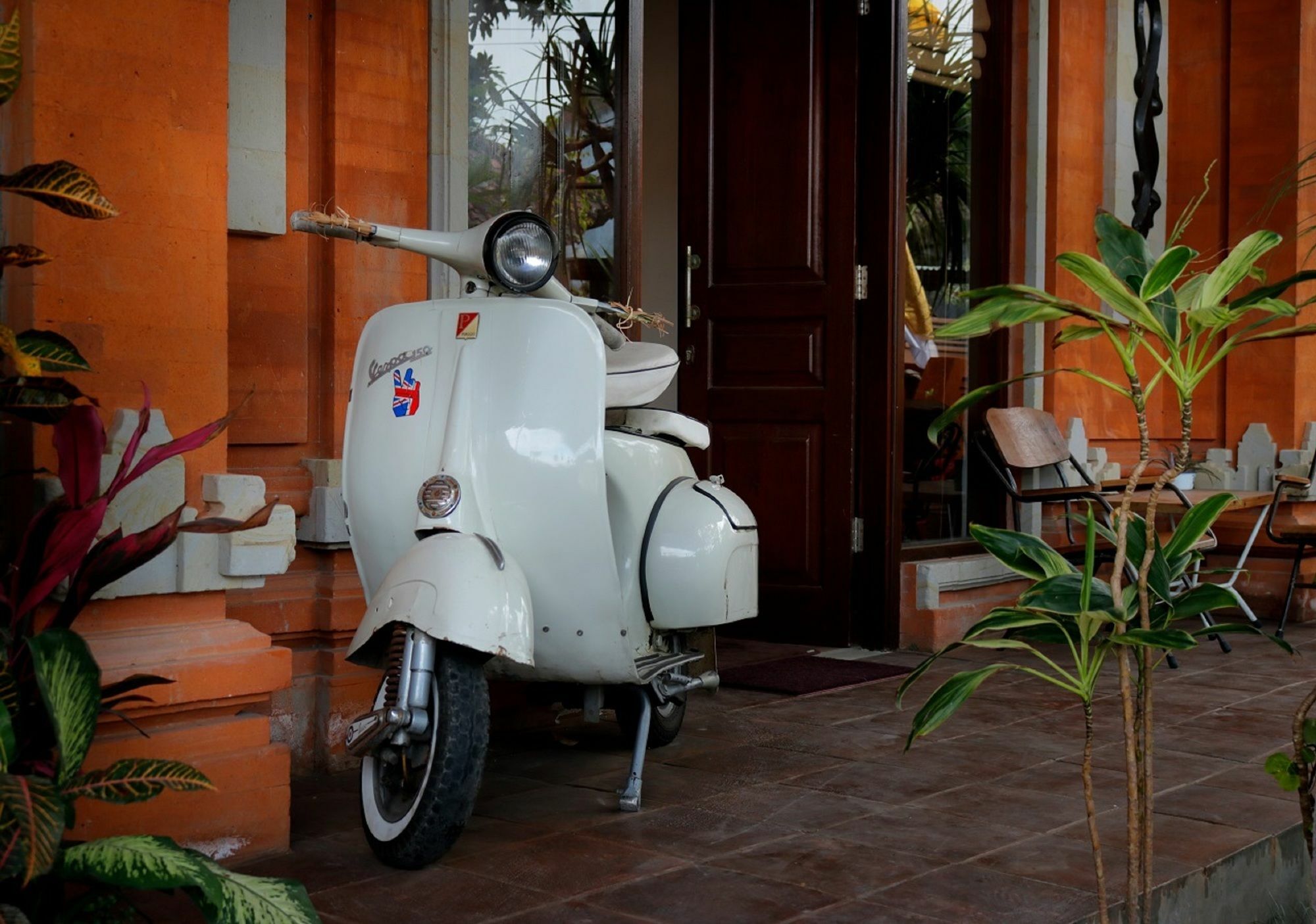 Bali Bee House Hotel เกอโรโบกัน ภายนอก รูปภาพ