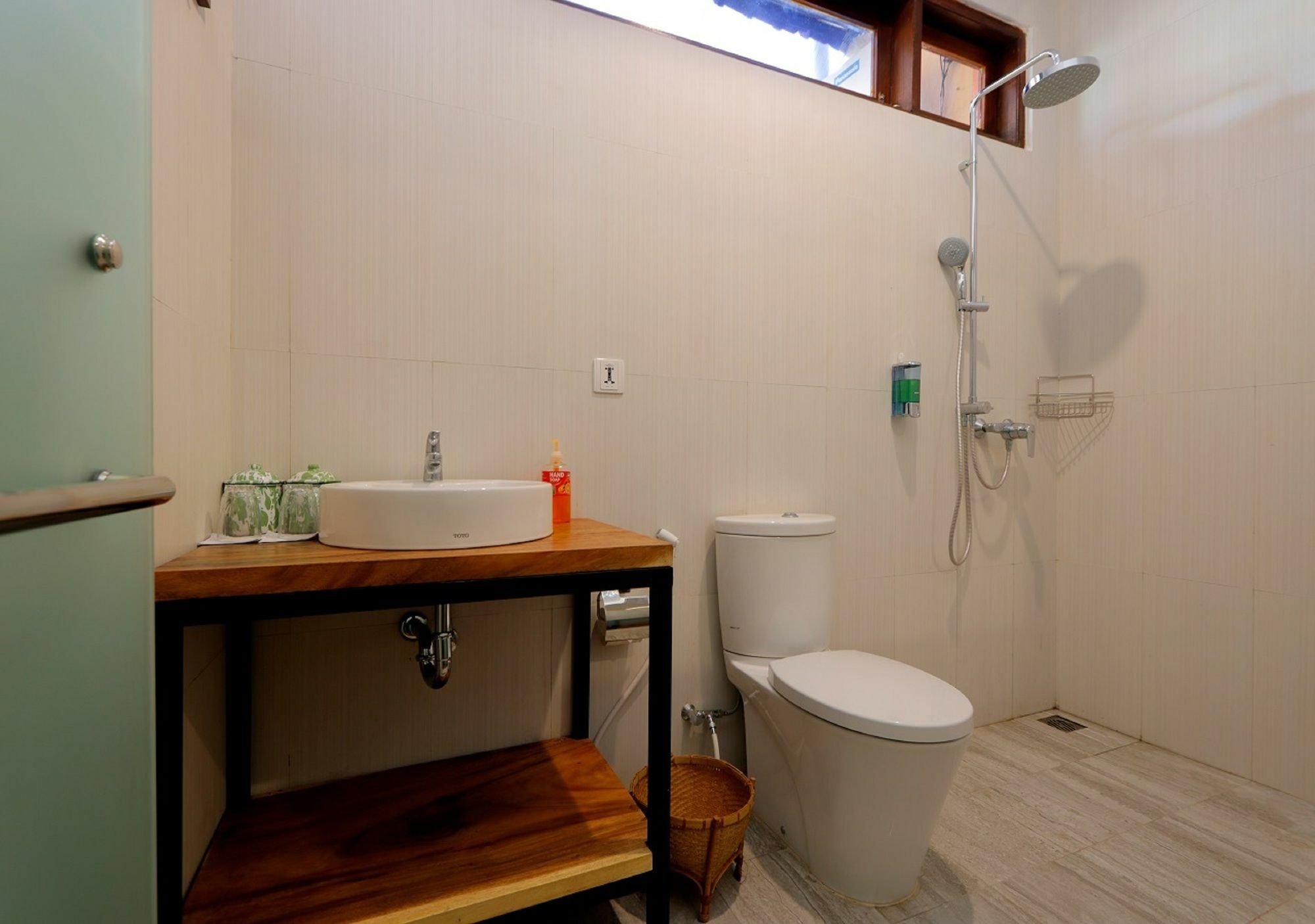 Bali Bee House Hotel เกอโรโบกัน ภายนอก รูปภาพ