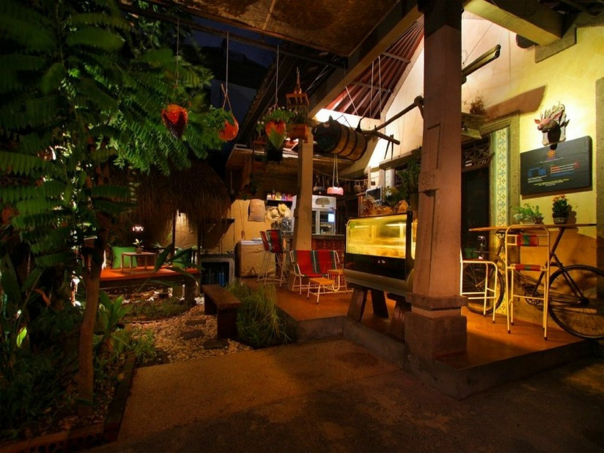 Bali Bee House Hotel เกอโรโบกัน ภายนอก รูปภาพ