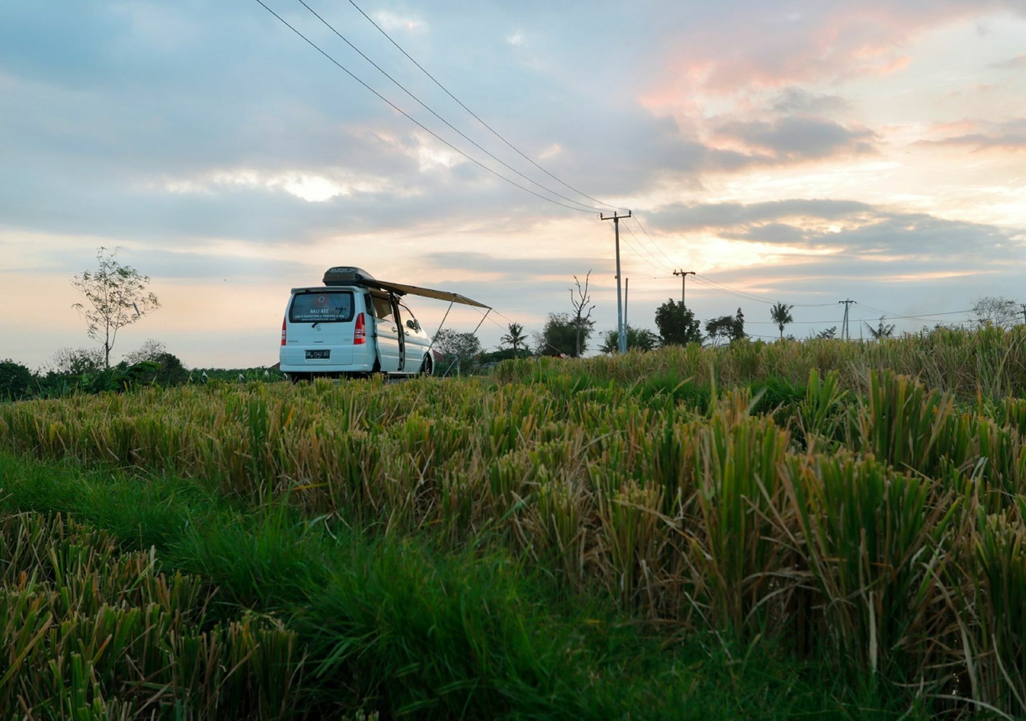 Bali Bee House Hotel เกอโรโบกัน ภายนอก รูปภาพ