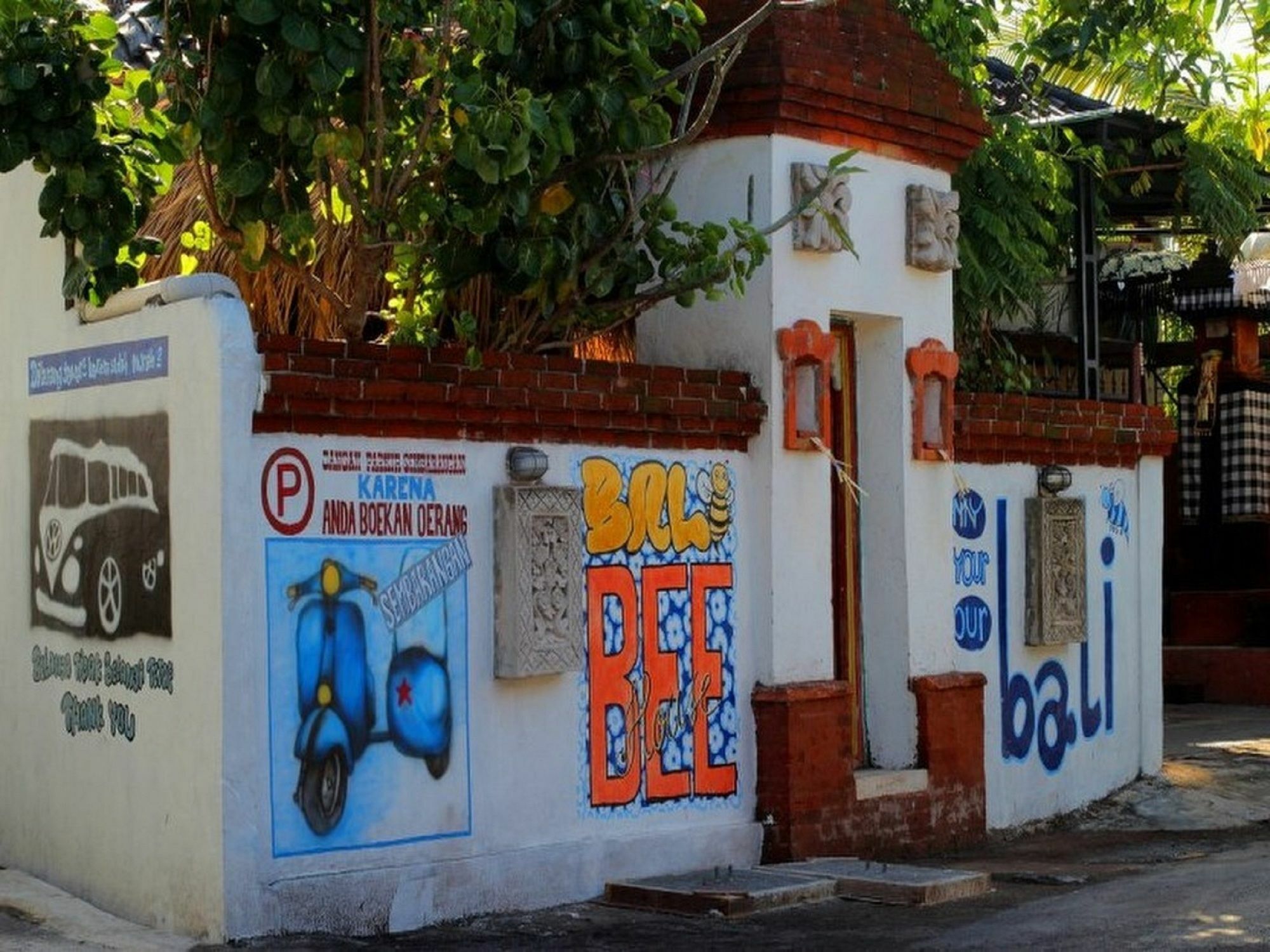 Bali Bee House Hotel เกอโรโบกัน ภายนอก รูปภาพ